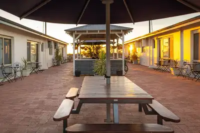 Image de U3 Family friendly accommodation directly across from the Beach, Murchison River
