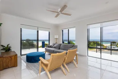 Image de Tide at Blueys Beach - Dog Friendly Beachfront