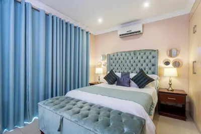 Image de Ezulwini Guest House - Chambre Double Standard avec balcon et vue sur la piscine, 2 personnes