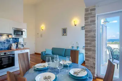 Image de Appartement א Murter avec plage de mer