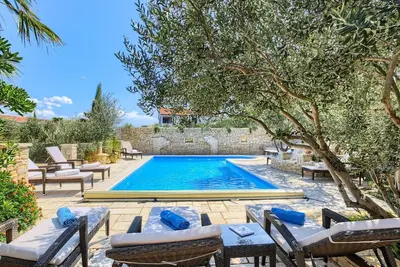 Image de Appartement א Murter avec piscine