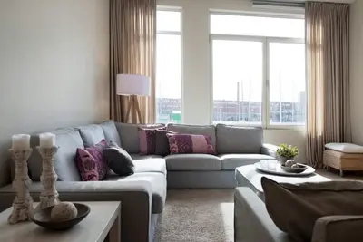 Image de Appartement moderne avec vue sur le port