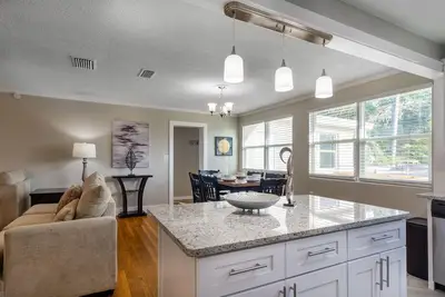 Image de ~Spacious, Modern 5 Bdrm Home nr Nas Jax & Dwntn~