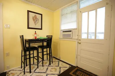 Image de Pineapple Paradise: Eph, Close to Downtown, Beach!