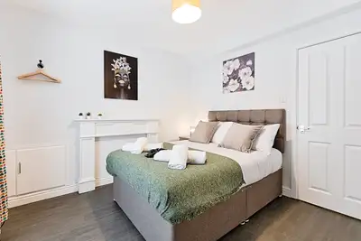 Image de 4 Bedrooms, Smart Tv's in all rooms, Dining for 6