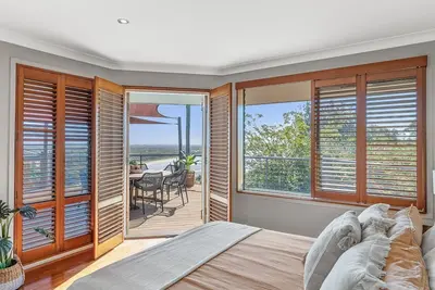 Image de 105 Ocean Drive - Two Storey Brick Home