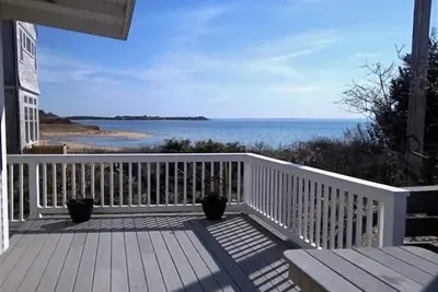 Image de Water Facing Home on Hiawatha Beach (2246)