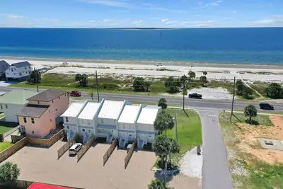 Image de Pet Friendly, Ground Floor Th with Gulf Views ~ Mimi's Place