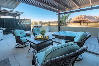 Image de O-29| Stunning Views! Private Hot Tub * Ping Pong * Rent Connecting Pool Home