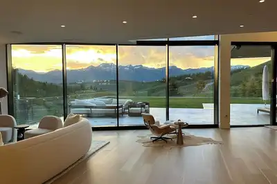 Image de Modern Mountain Masterpiece with Stunning Views Close to town - Lap Pool and Gym