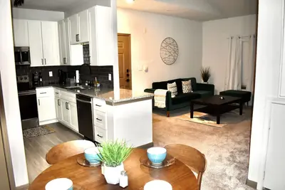 Image de Cozy Gem w/ Private Balcony in Heart of Houston-Med Center