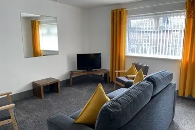 Image de Apartment 5-Appartement-Confort-Salle de bain privée séparée-Vue sur Rue