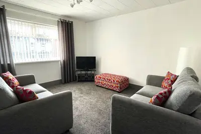 Image de Apartment 6-Appartement-Supérieure-Salle de bain privée séparée-Vue sur Rue