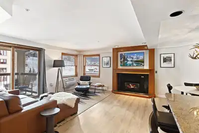 Image de Ski-In/Ski-Out 1 Bd Modern Luxury Slopeside Retreat