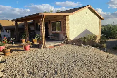 Image de Attached Guest House with Great Views!