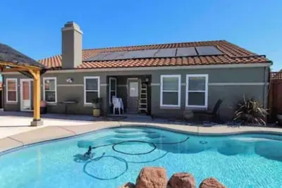 Image de Entire residential home hosted by Nick