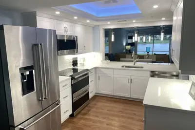 Image de Ground floor Lake view 2 bed 2 bath Pool tennis Pickle ball Gated community