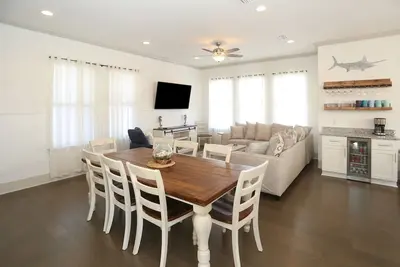 Image de Knee Deep- 4 Bedroom- Heated Pool! 4 Bikes