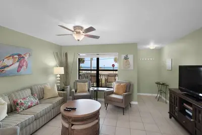 Image de Sand Pebbles 3*Gulf Views Galore | Private Beach | Dog Friendly | Beach Gears