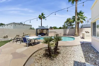 Image de Beautiful home close to everything with private pool & hot tub, fast WiFi, Ac