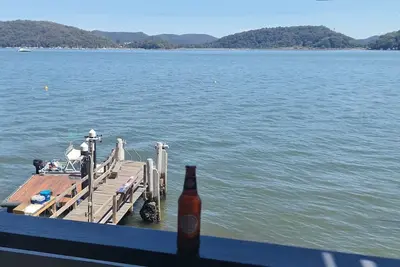 Image de \"Sundeck Lodge\"  Waterfront. Sleeps 11. Awesome. Hawkesbury/Cowan/Pittwater