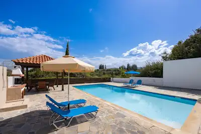 Image de Villa Ira Finiki: Private pool and gardens, A\/C, Wi Fi, sea views