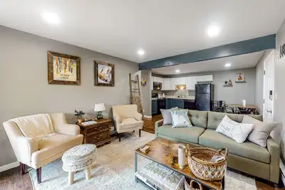 Image de Dog-friendly Mountain View Condo with Free WiFi - Central Location