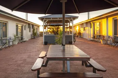 Image de U6 Family friendly accommodation directly across from the Beach, Murchison River