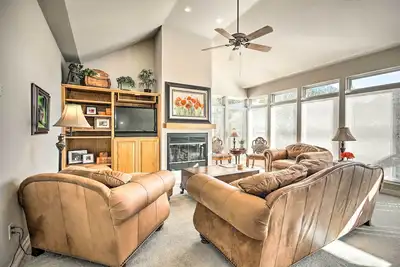 Image de Home w/ Deck Near Lake Avalon, Boat Ramp + Golf!