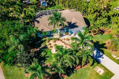 Image de Privacy In Paradise, \"Our Backyard Oasis\"