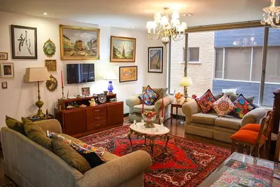 Image de Modern two-bedroom apartment furnished in a classic style
