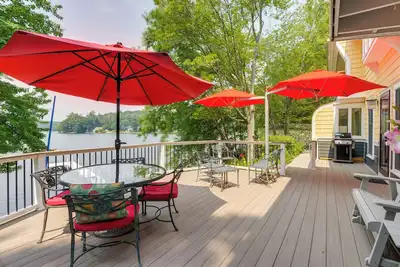 Image de Vibrant Sterling Lakefront Lodge w/ Kayaks