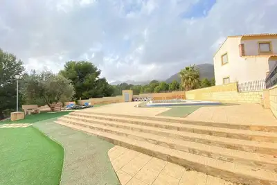 Image de Bungalow \"Alberca La Nucia\" avec vue sur les montagnes, terrasse et Wi-Fi