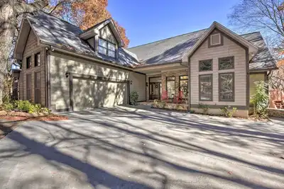 Beautiful Bent Tree Apt w/ Community Perks!