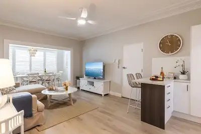 Image de Louisa Court, 2, 49 Donald St - Furnished unit in the heart of town with air con and Wi-Fi