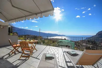 Image de Principe, with huge balcony and lake view