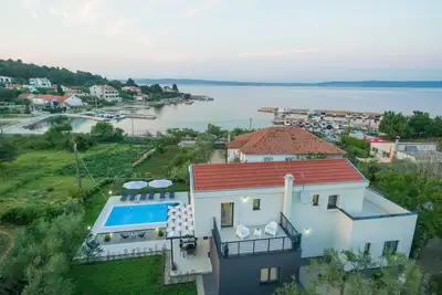 Image de Villa Rossa - Three Bedroom Villa with Pool & Jacuzzi