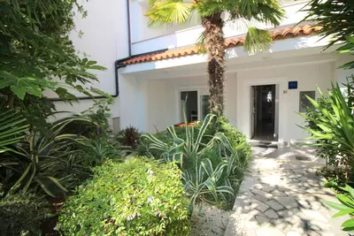 Image de Close to the beach, air-conditioned, city center, quiet location