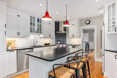Image de Downtown Townhouse | Beautiful Kitchen | Parking
