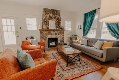 Image de Humble Digs—Location, bikes, fire pit, foosball