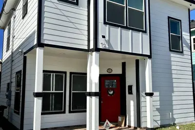 Image de Pura Vida Home 🏡 1. 2 miles from At&T center and less then 3 miles from Downtown!