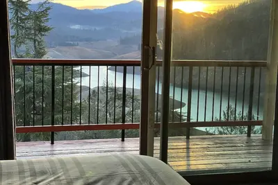 Image de Shasta Lake Zen House:Stunning Views, Spacious 4br W Game Room, Family & Friends