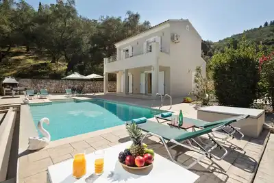 Luxury villa, heated pool, secluded in Saint Stefanos Sinies