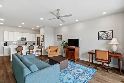 Image de Luxury 2 Bed 2 Bath Condo In Bywater with Pool!