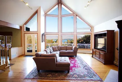 Image de Lake George House with Beautiful Lake Views and Lake Access 6 Bedrooms 14 People