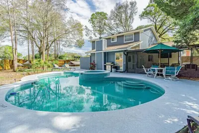 Image de Perfect Location Heated Pool House