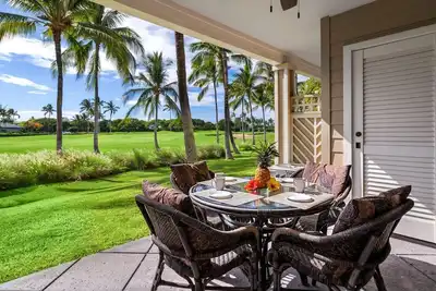 Image de 🏖️Concierge Included | Ground Floor with Lake Views | Near Shopping Center