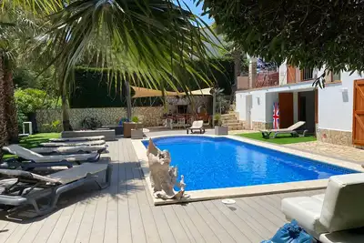 Image de Villa Francisco avec vue sur la montagne, piscine et Wi-Fi