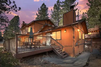Image de Slopeside Cabin A - Walk to Lifts | Parking