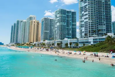 Image de Beautiful Modern 2bd\/2bth Apt. min to beach